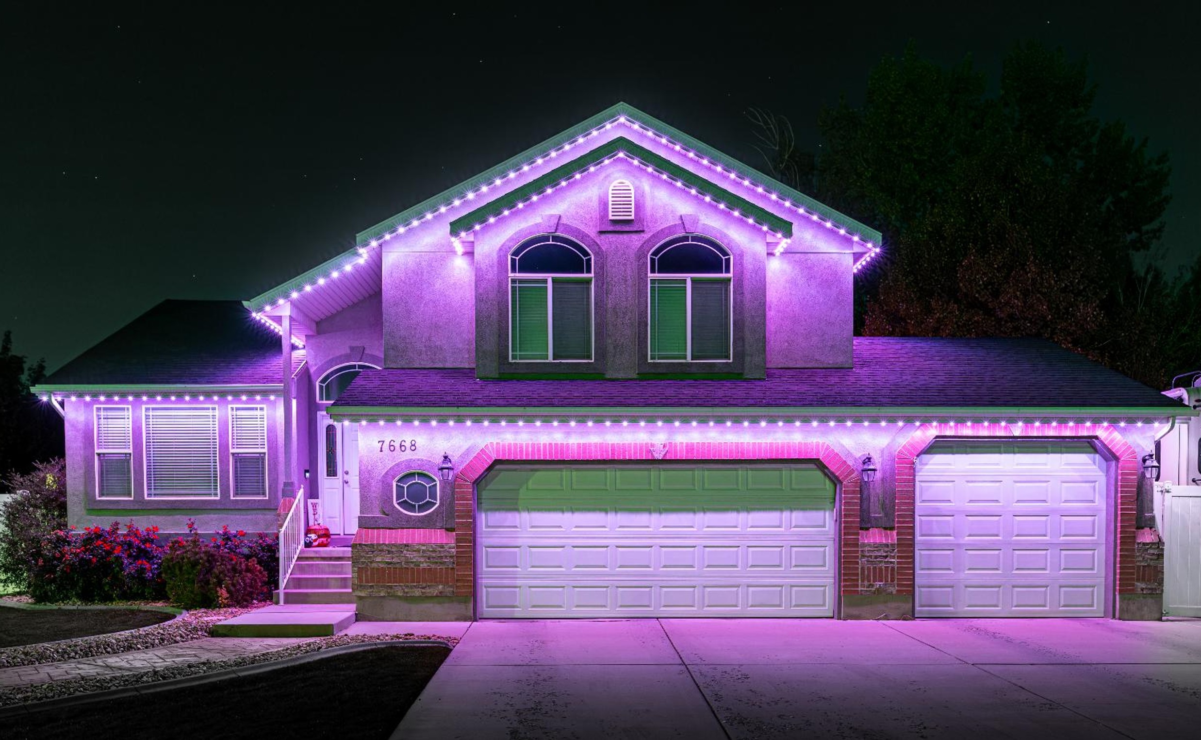 Halloween roofline lighting